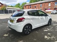 Used Peugeot 208 2019 White Hatchback