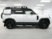 Używany Land Rover Defender SE 250 KM (183 kW) 2023 Srebrny SUV