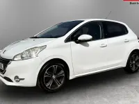 Used Peugeot 208 Allure 82 HP (60 kW) 2014 White Hatchback