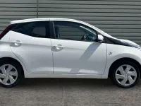 Used Toyota Aygo X-play 72 HP (52 kW) 2020 White Hatchback