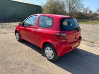 Used Toyota Yaris 86 HP (63 kW) 2000 Red Hatchback