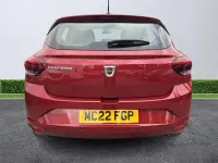 Usado Dacia Sandero Comfort 90 CV (66 kW) 2022 Rojo Utilitario