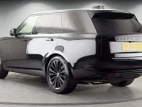 Begagnad Land Rover Range Rover First Edition 351 HK (258 kW) 2022 Svart SUV
