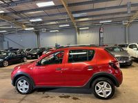Used Dacia Sandero Lauréate 90 HP (66 kW) 2015 Red Hatchback