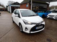 Used Toyota Yaris 99 HP (72 kW) 2014 White Hatchback