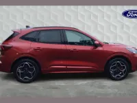 Usado Ford Kuga ST-Line X 183 HP (134 kW) 2025 Vermelho SUV