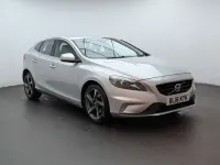 Käytetty Volvo V40 R-Design 120 HP (88 kW) 2016 Hopea Viistoperä