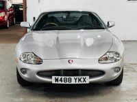 Używany Jaguar XKR Supercharged 2000 Srebrny Coupe