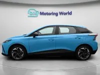 Begagnad MG MG4 EV SE 319 kW (435 HK) 2024 Blå Halvkombi