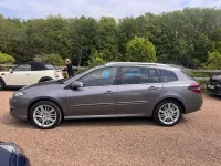 Usado Renault Laguna III Dynamique 150 HP (110 kW) 2012 Cinzento Carrinha