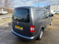Usado VW Caddy Maxi 102 HP (75 kW) 2015 Cinzento Monovolume