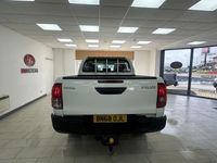 Used Toyota HiLux Active 150 HP (110 kW) 2018 White Pickup