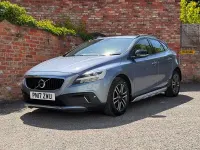 Used Volvo V40 CC 152 HP (111 kW) 2017 Blue Estate