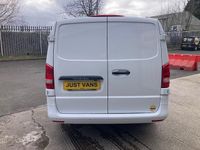 Begagnad Mercedes Vito Premium 2022 Vit Van