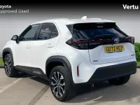 Used Toyota Yaris Hybrid Design 116 HP (85 kW) 2022 Pure white (solid paint) Estate