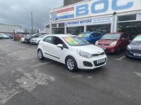 Usado Kia Rio 85 CV (62 kW) 2014 Blanco Utilitario