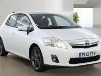 Used Toyota Auris Hybrid 136 HP (100 kW) 2012 White Hatchback