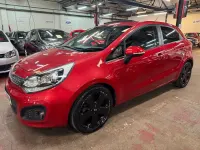 Begagnad Kia Rio 109 HK (80 kW) 2014 Röd Halvkombi