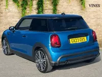 Używany Mini Cooper Exclusive 134 KM (98 kW) 2023 Niebieski Hatchback