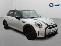 Usado Mini Cooper Classic 136 CV (100 kW) 2022 Plateado Utilitario