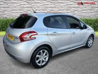 Używany Peugeot 208 Style 82 KM (60 kW) 2014 Srebrny Hatchback