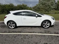 Used Vauxhall Astra GTC Edition 140 HP (102 kW) 2015 White Coupe