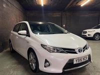 Used Toyota Auris Hybrid 136 HP (100 kW) 2015 White Hatchback
