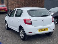 Begagnad Dacia Sandero Lauréate 2015 Vit Halvkombi