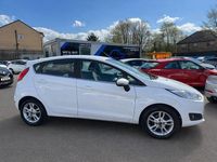 Usado Ford Fiesta Zetec 82 HP (60 kW) 2016 Branco Citadino