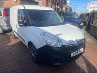 Second-hand Vauxhall Combo 95 CP (69 kW) 2018 Alb Monovolum