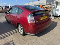 Used Toyota Prius 113 HP (83 kW) 2004 Red Hatchback