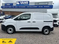 Used Citroën Berlingo 130 HP (95 kW) 2023 Icy white MPV