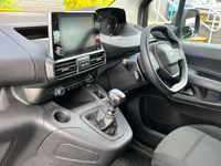 Second-hand Peugeot Partner Premium 102 CP (75 kW) 2023 Alb Monovolum