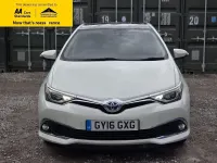 Used Toyota Auris Hybrid 136 HP (100 kW) 2016 White Hatchback