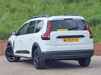 Begagnad Dacia Jogger Extreme 109 HK (80 kW) 2023 Vit Minibuss