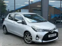 Second-hand Toyota Yaris 99 CP (72 kW) 2015 Argintiu Hatchback