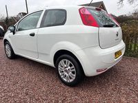 Used Fiat Punto Pop 69 HP (50 kW) 2015 White Hatchback