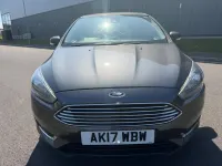 Usado Ford Focus Titanium 125 CV (91 kW) 2017 Gris Utilitario