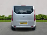 Usado Ford Tourneo Titanium 130 CV (95 kW) 2022 Plateado Monovolumen
