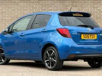 Used Toyota Yaris Design 99 HP (72 kW) 2016 Blue Hatchback