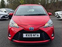 Used Toyota Yaris Hybrid 99 HP (72 kW) 2019 Red Hatchback