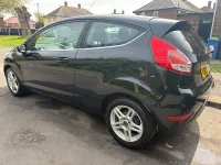 Begagnad Ford Fiesta Zetec 82 HK (60 kW) 2014 Svart Halvkombi