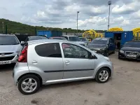 Gebraucht Peugeot 107 Allure 68 PS (50 kW) 2012 Silber Kleinwagen