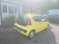 Used Peugeot 107 68 HP (50 kW) 2011 Yellow Hatchback