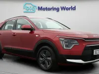 Usado Kia Niro 141 HP (103 kW) 2023 Vermelho SUV