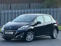 Used Peugeot 208 Signature Sky 82 HP (60 kW) 2019 Black Hatchback