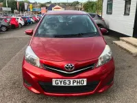 Used Toyota Yaris 101 HP (74 kW) 2013 Red Hatchback