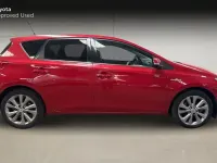 Used Toyota Auris Hybrid 136 HP (100 kW) 2014 Red Hatchback