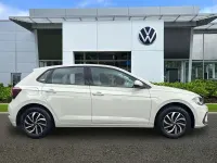 Käytetty VW Polo Life 95 HP (69 kW) 2024 Harmaa Viistoperä