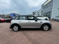 Usado Mini Cooper Classic 134 CV (98 kW) 2023 Plateado Utilitario